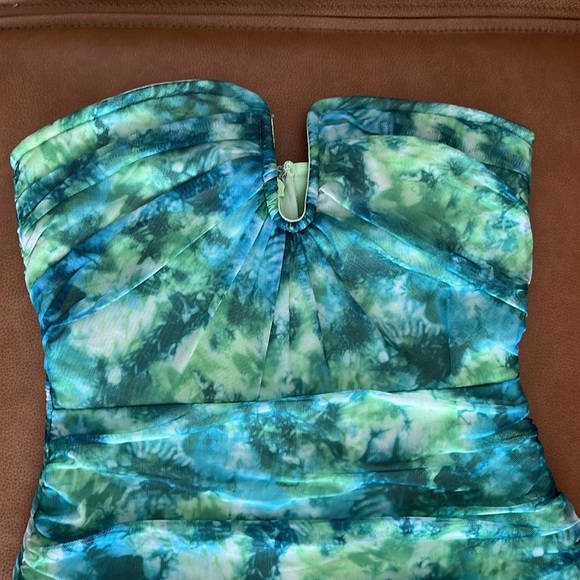 Elliatt Strapless dress size Medium Larkspur printed Mesh U-Wire bodycon rouched - Picture 4 of 15